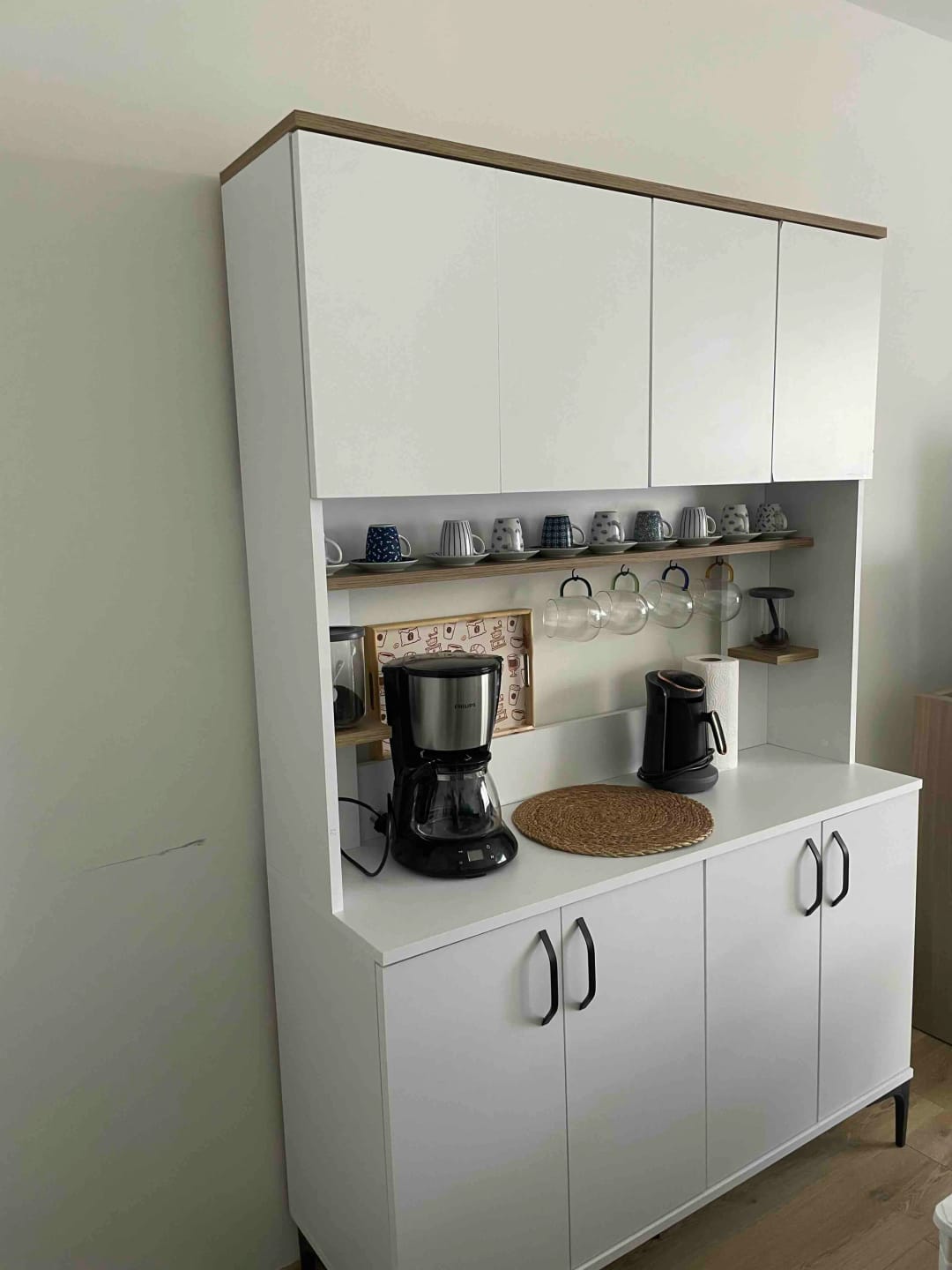 Customer photo review of Rani JE176 Çok Amaçlı Dolap 8 Kapaklı Raflı Kiler Mutfak Dolabı Beyaz - Sepet Ceviz