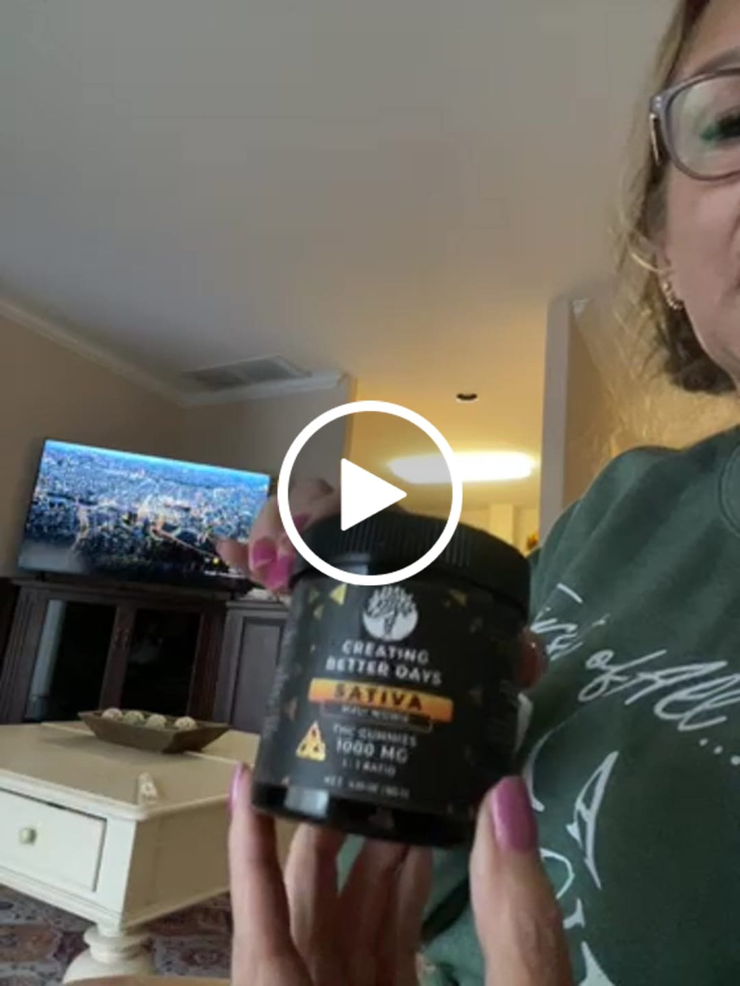 Customer video review of Maui Wowie Delta 9 Gummies 1000 MG