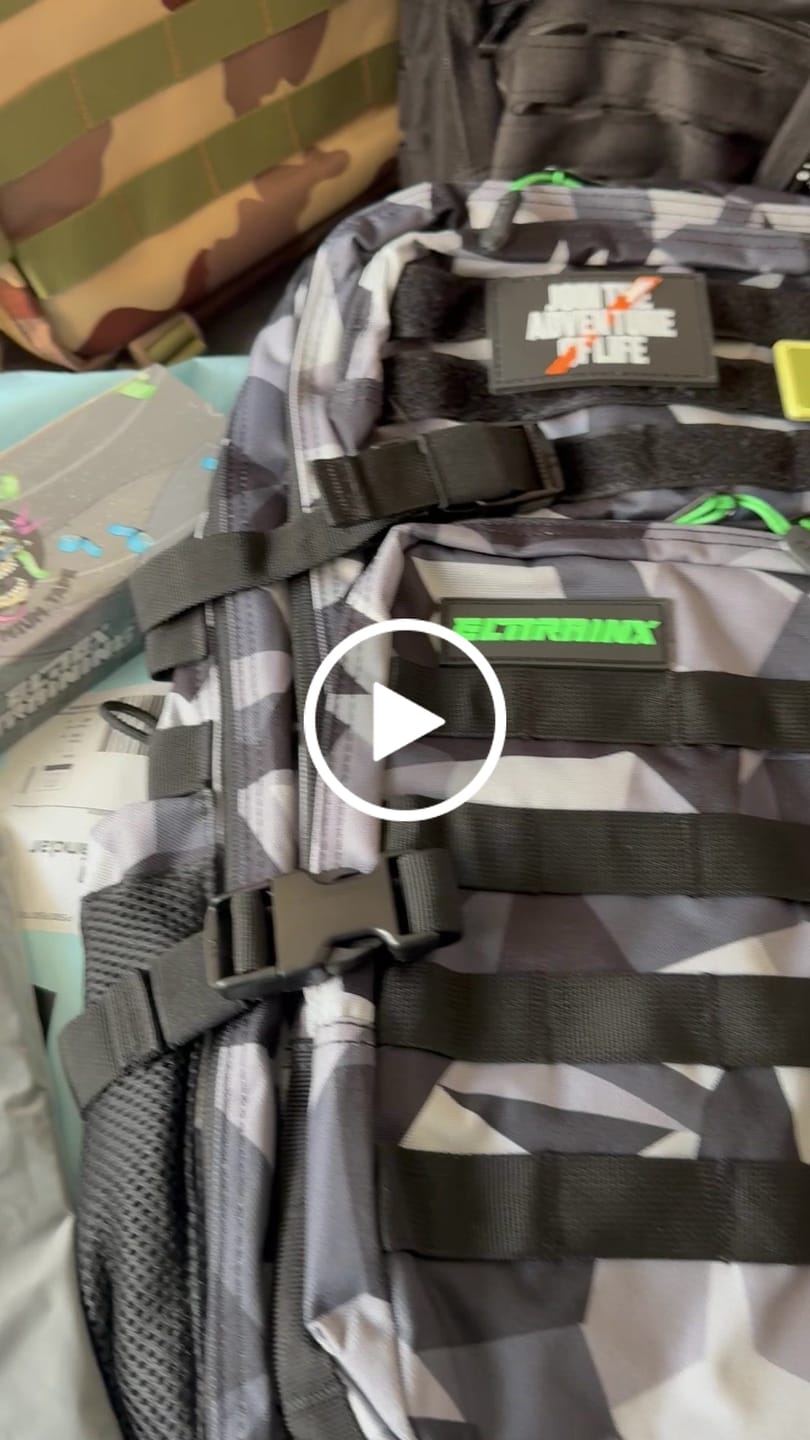 Customer video review of Funda protectora Negro para Mochila 45L