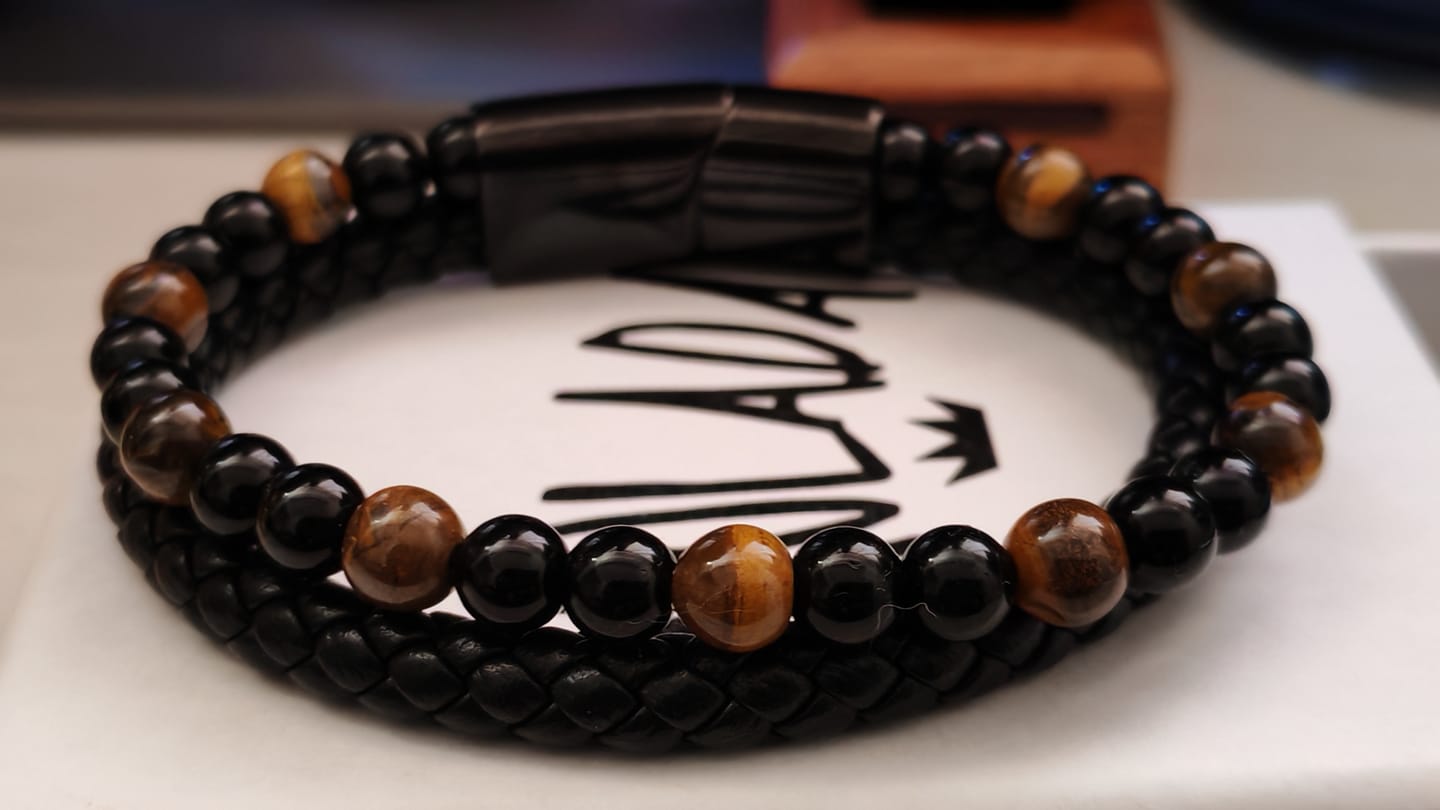 Customer photo review of Pulsera Ojo de Tigre - Piel