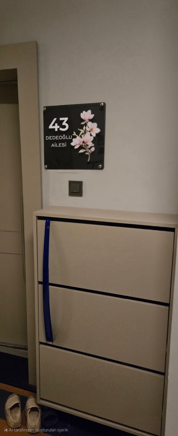 Customer photo review of Kişiye Özel Manolya Çiçekli Kapı İsimliği