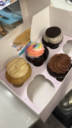 Customer photo review of 6 Pack Vegan Cupcakes
