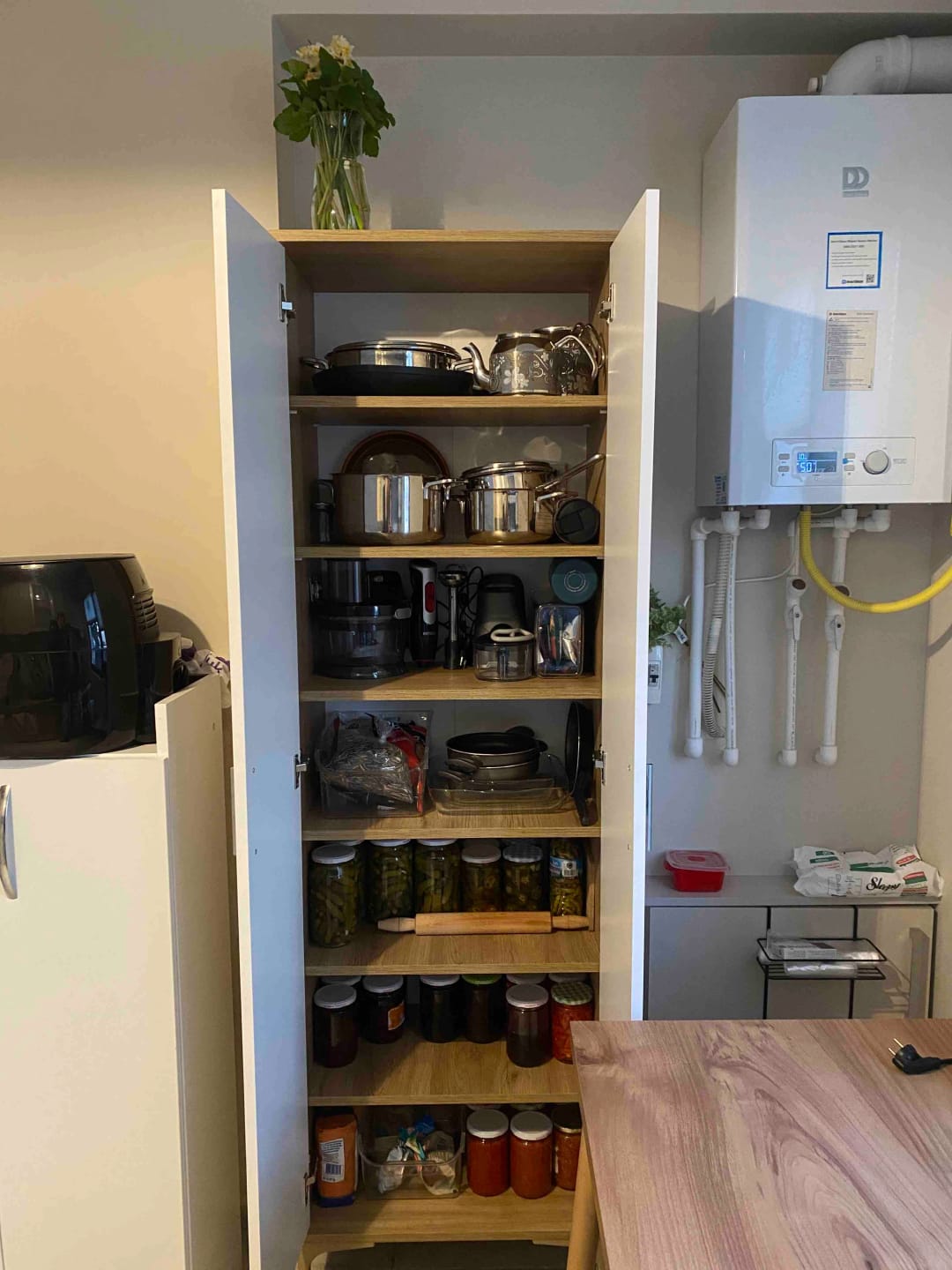 Customer photo review of Rani JE102 Çok Amaçlı Dolap 2 Kapaklı 7 Raflı Banyo Kiler Mutfak Dolabı Sepet Ceviz - Beyaz