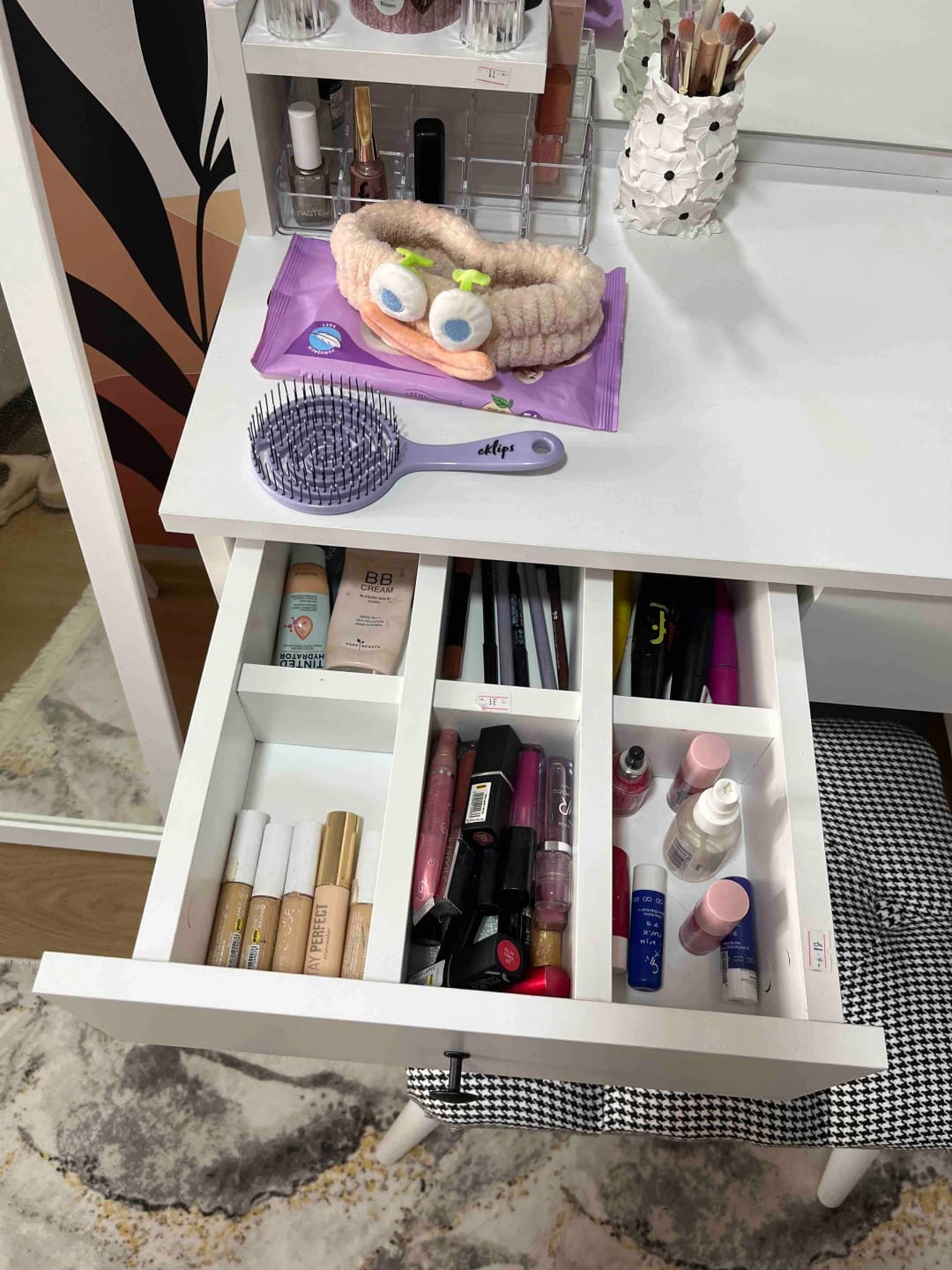 Customer photo review of Rani BJ101 Makyaj Tuvalet Masası 5 Çekmeceli Raflı Aynalı Takı Düzenleyici Puf Takım Beyaz