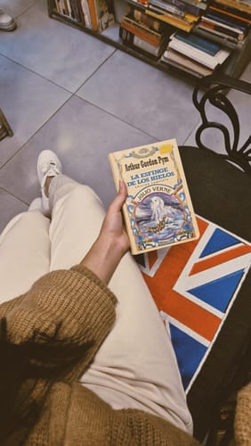 Beatriz R. review of Calça Jeans Reta Araçá Bege image 1 out of 2