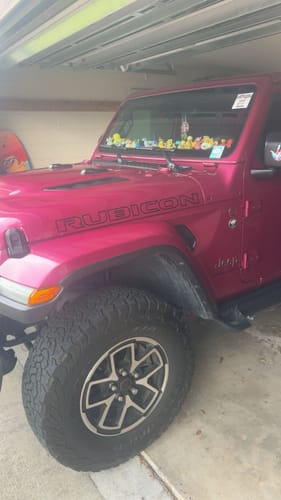 Customer photo review of Rubicon outlined hood vinyl decal set for 2018-2023 Jeep Wrangler JL