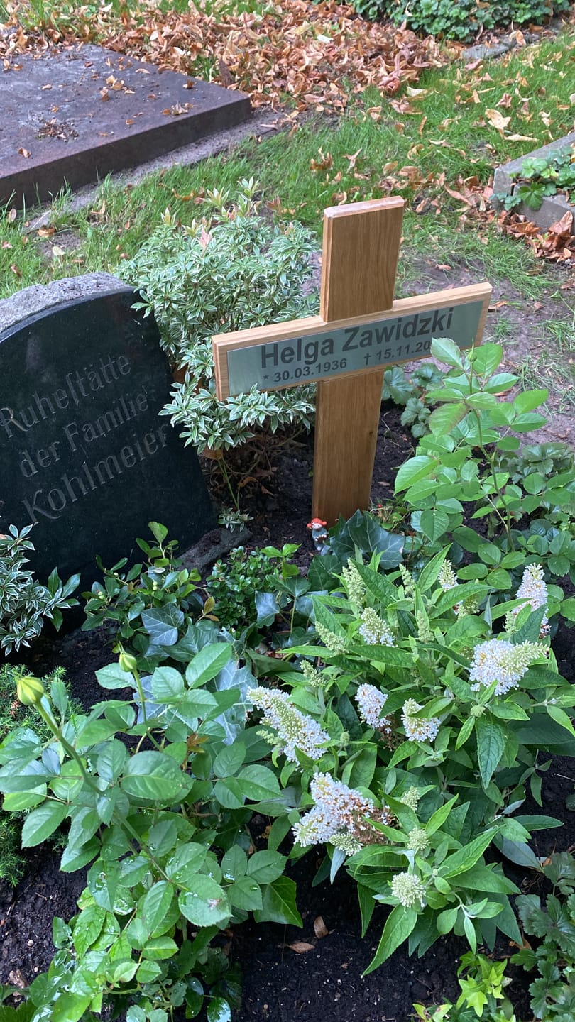 Customer photo review of Grabkreuz aus Eiche mit individueller Edelstahlgravur