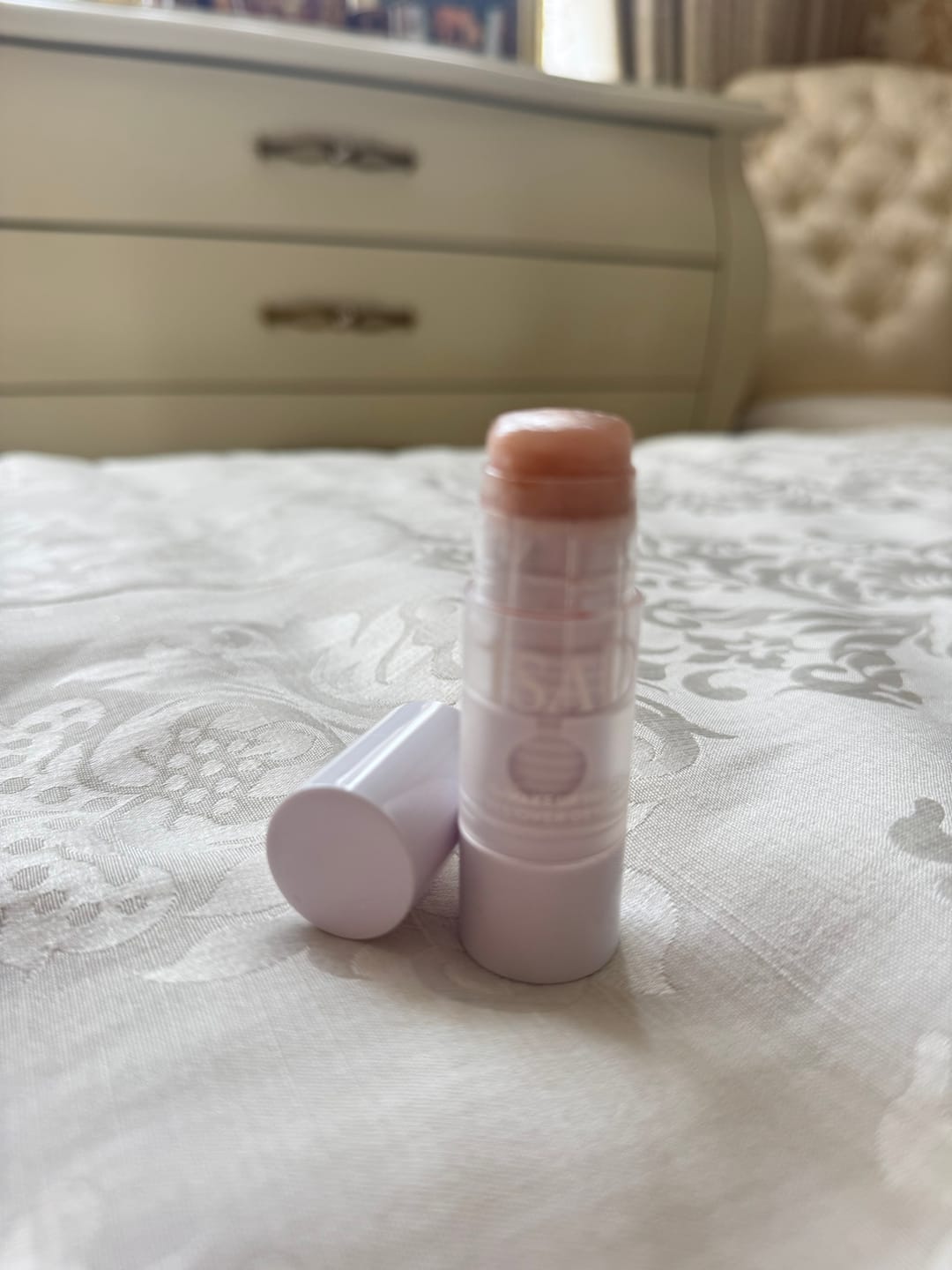 Customer photo review of Хидратиращ хайлайтър стик IsaDora The Wake Up The Glow All Over Dew Stick