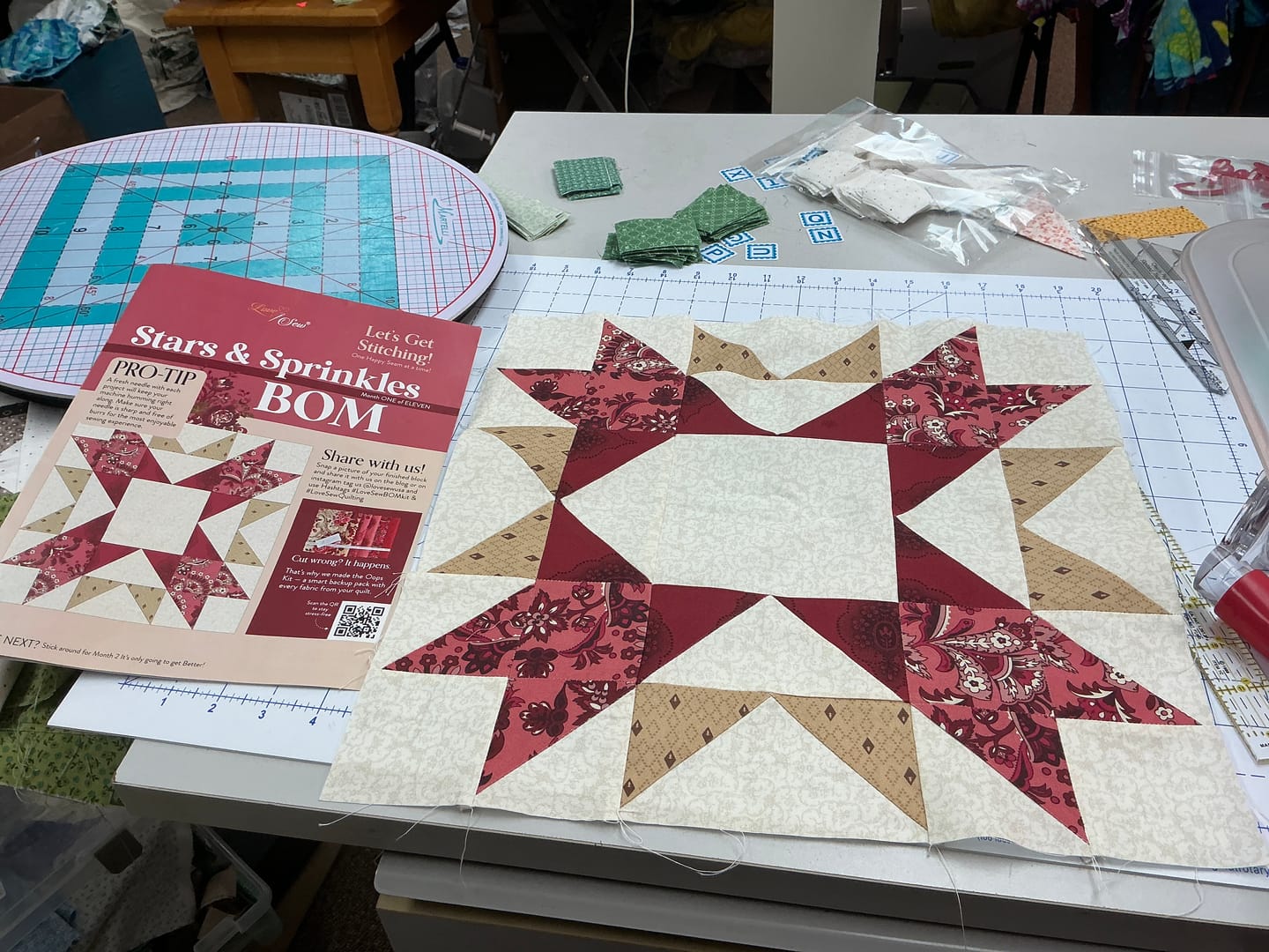 Customer photo review of Block Of The Month - Stars & Sprinkles En Rouge (100.5" x 100.5")