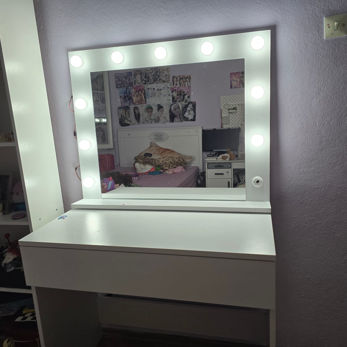 Customer photo review of Rani BJ120 Hollywood Işıklı Aynalı Kulis Makyaj Masası Takı Düzenleyici Beyaz