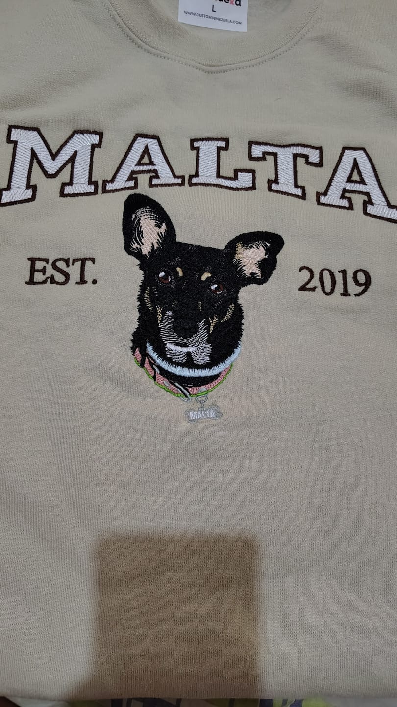 Customer photo review of 🐾 College con bordado hiper-realista 🧵