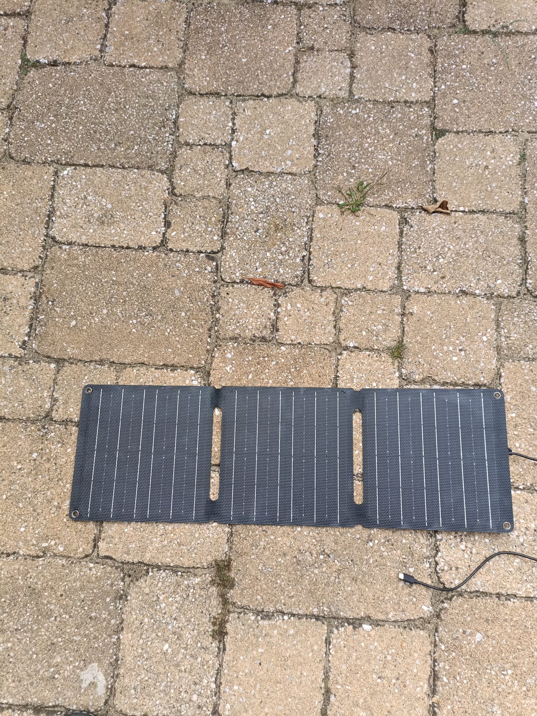 Customer photo review of 🎁 ALLPOWERS SP001 12V 21W Portable Foldable Solar Panel (100% off)
