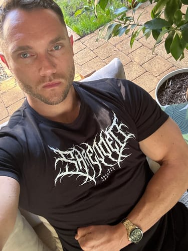 Customer photo review of Metal - Fitted Muscle T-shirt - Curved Hem - White