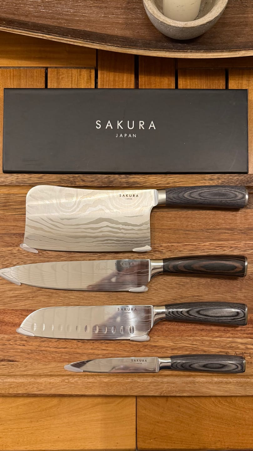 Customer photo review of Cuchillo Santoku Sakura Pro Stainless Steel Black Ébano 30 Cms