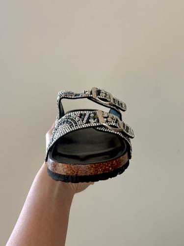 Customer photo review of ROMILLY-BLACK FLAT SANDAL