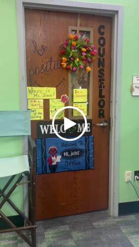 Customer video review of Teacher Crayon Pattern Welcome To Classroom Personalized Doormat| Back To School Gift, Classroom Decoration