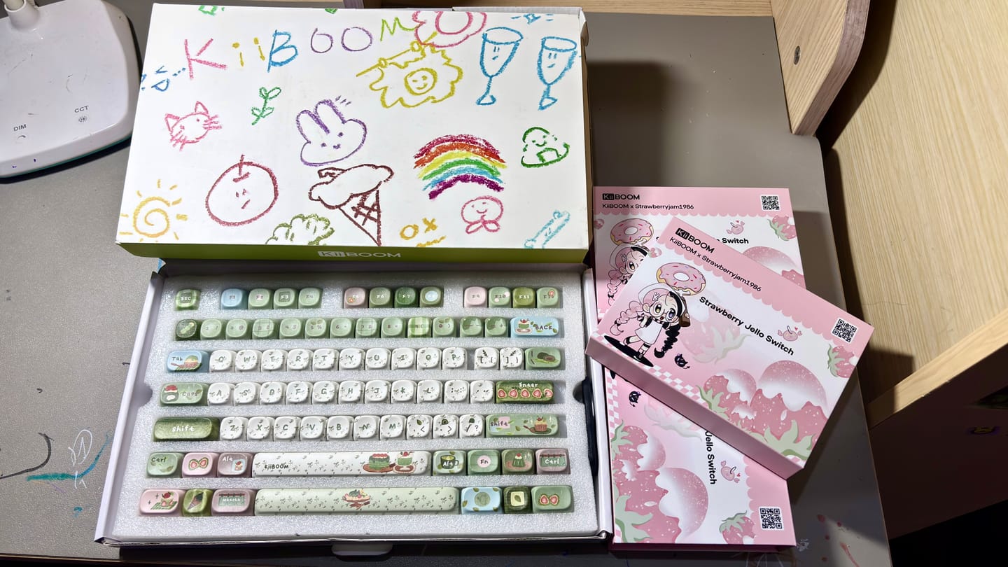 Customer photo review of KiiBOOM Sprout Picnic Keycap Set