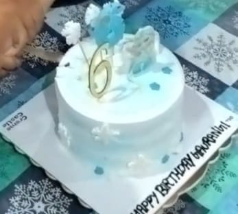Customer photo review of Frozen Birthday Cake