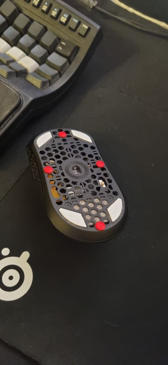 Customer photo review of X-Raypad Obsidian Mouse Skates
