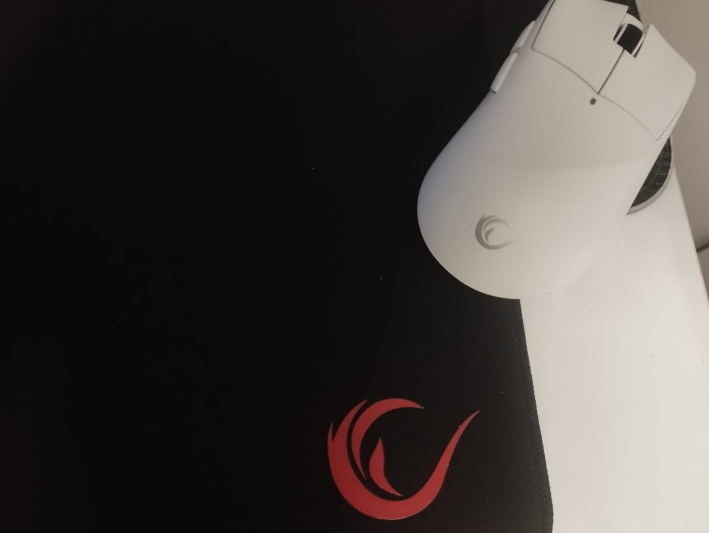 Customer photo review of Blitz Ultimate 8K Kablosuz Oyuncu Mouse-Beyaz