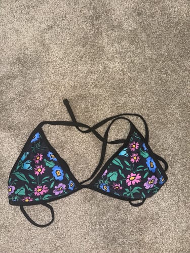 Customer photo review of LILY Midnight Bloom Minimal Triangle Top