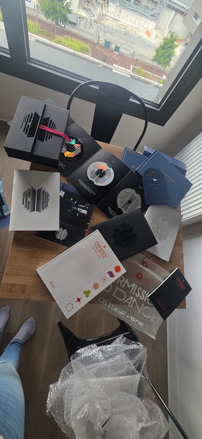Customer photo review of BTS JUNGKOOK - GOLDEN 1ST SOLO ALBUM
