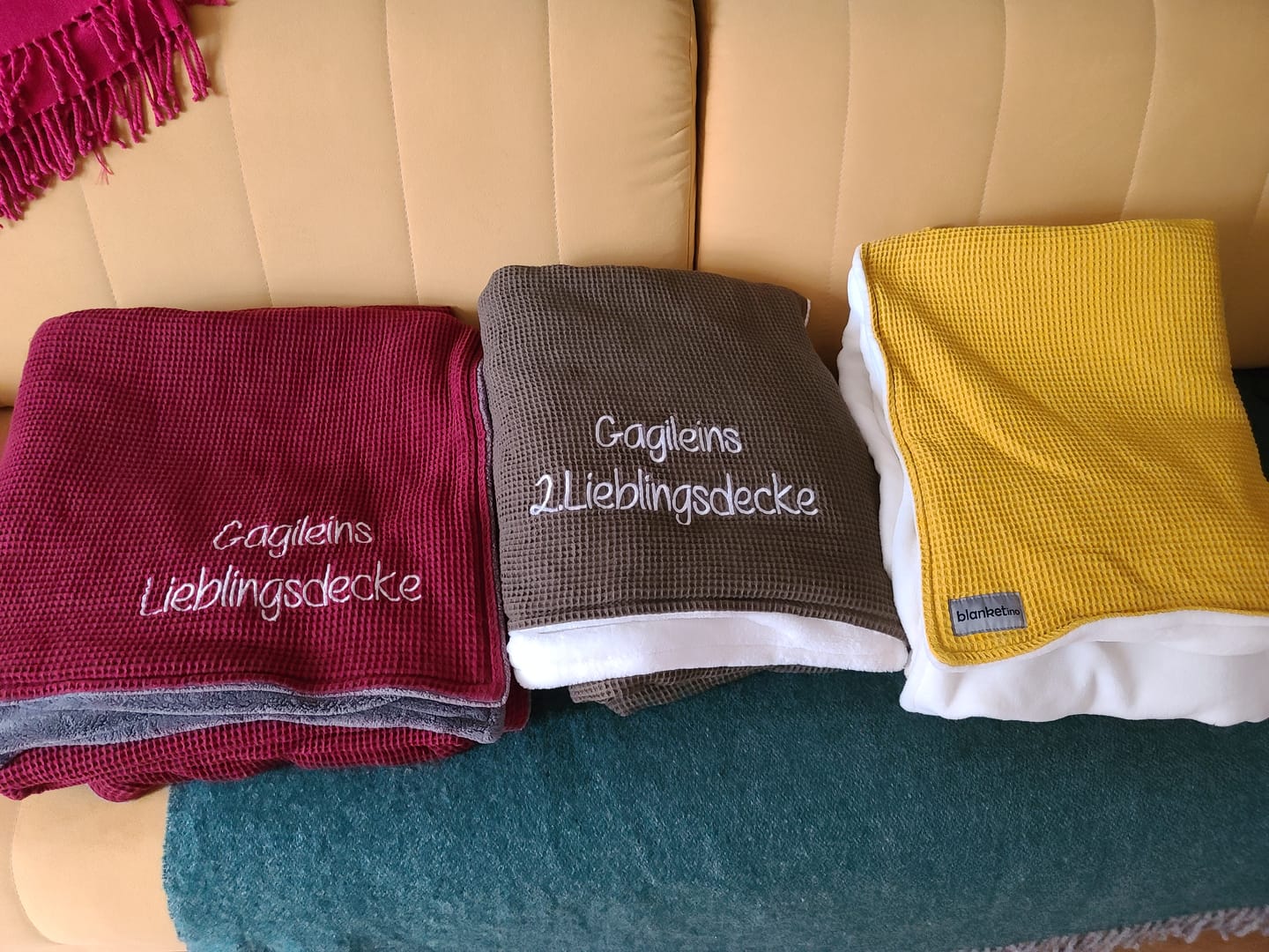 Customer photo review of Kuscheldecke mit Ärmeln • Vollkommen • Waldgrün • Sandweiß