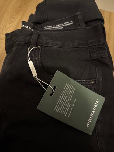 Ana Carolina L. review of Calça Jeans Mom Jequitibá Preta image 1 out of 1