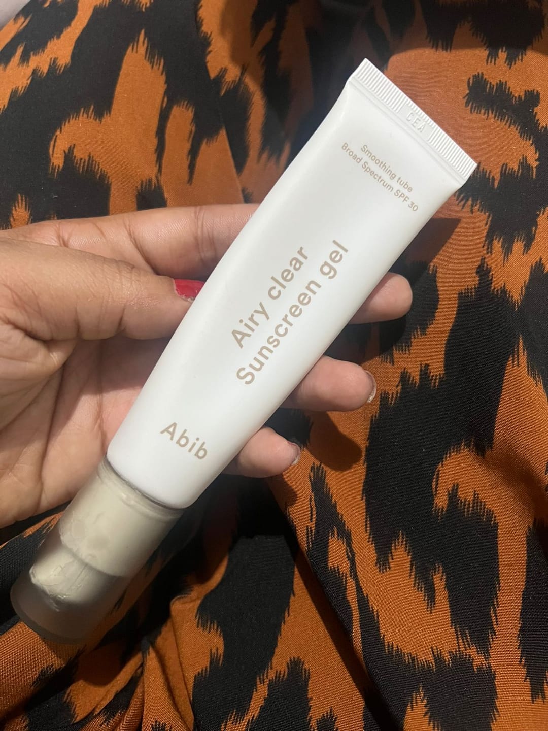 Customer photo review of Airy clear sunscreen gel Smoothing tube