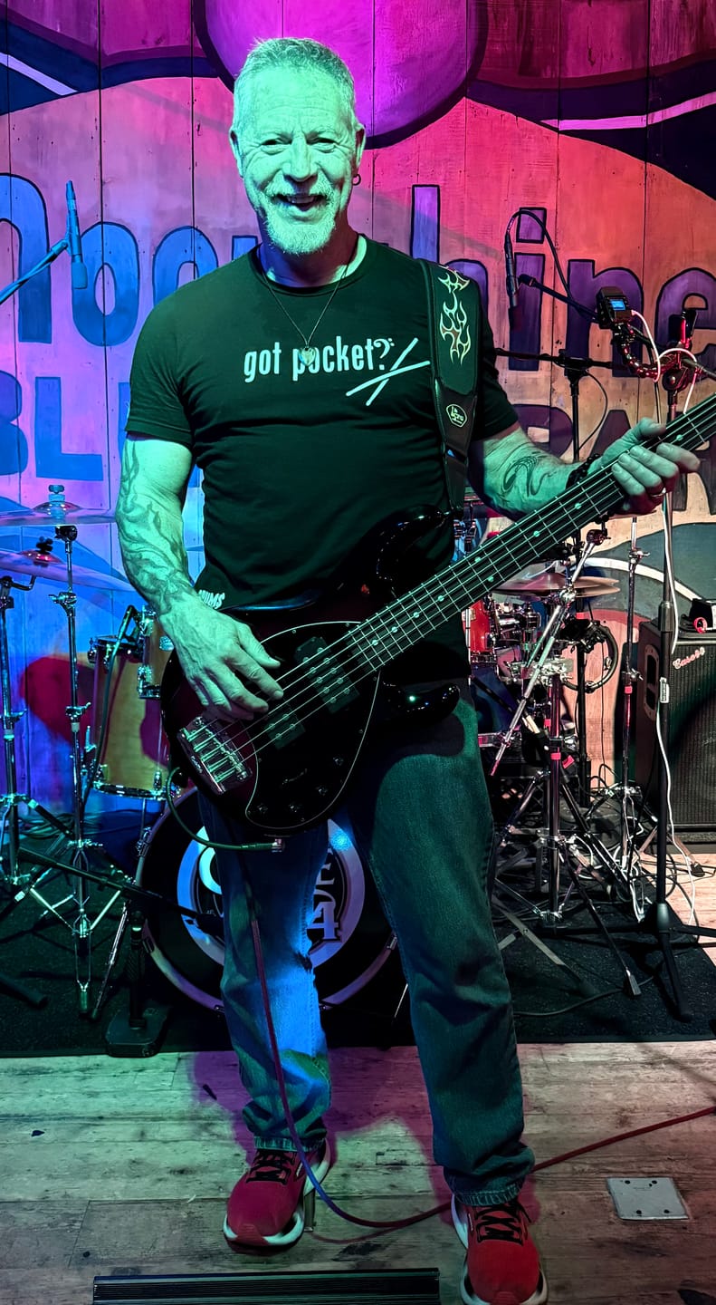 Customer photo review of Groove T-shirt (Black/Aqua)