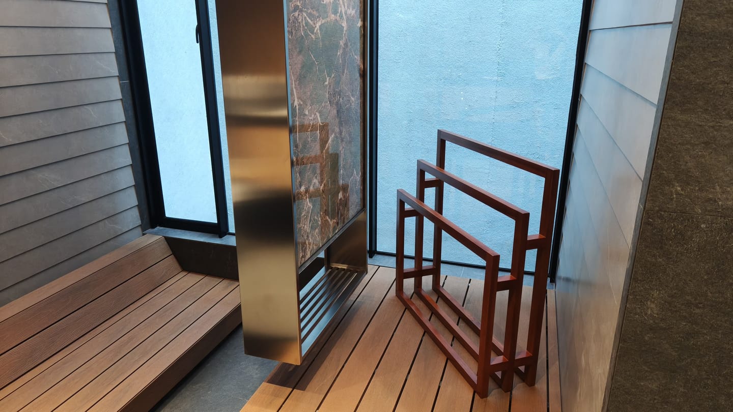 Customer photo review of Exclusive Tiered Teak Towel Rack