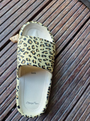 Customer photo review of HappyFlops Limited Editions