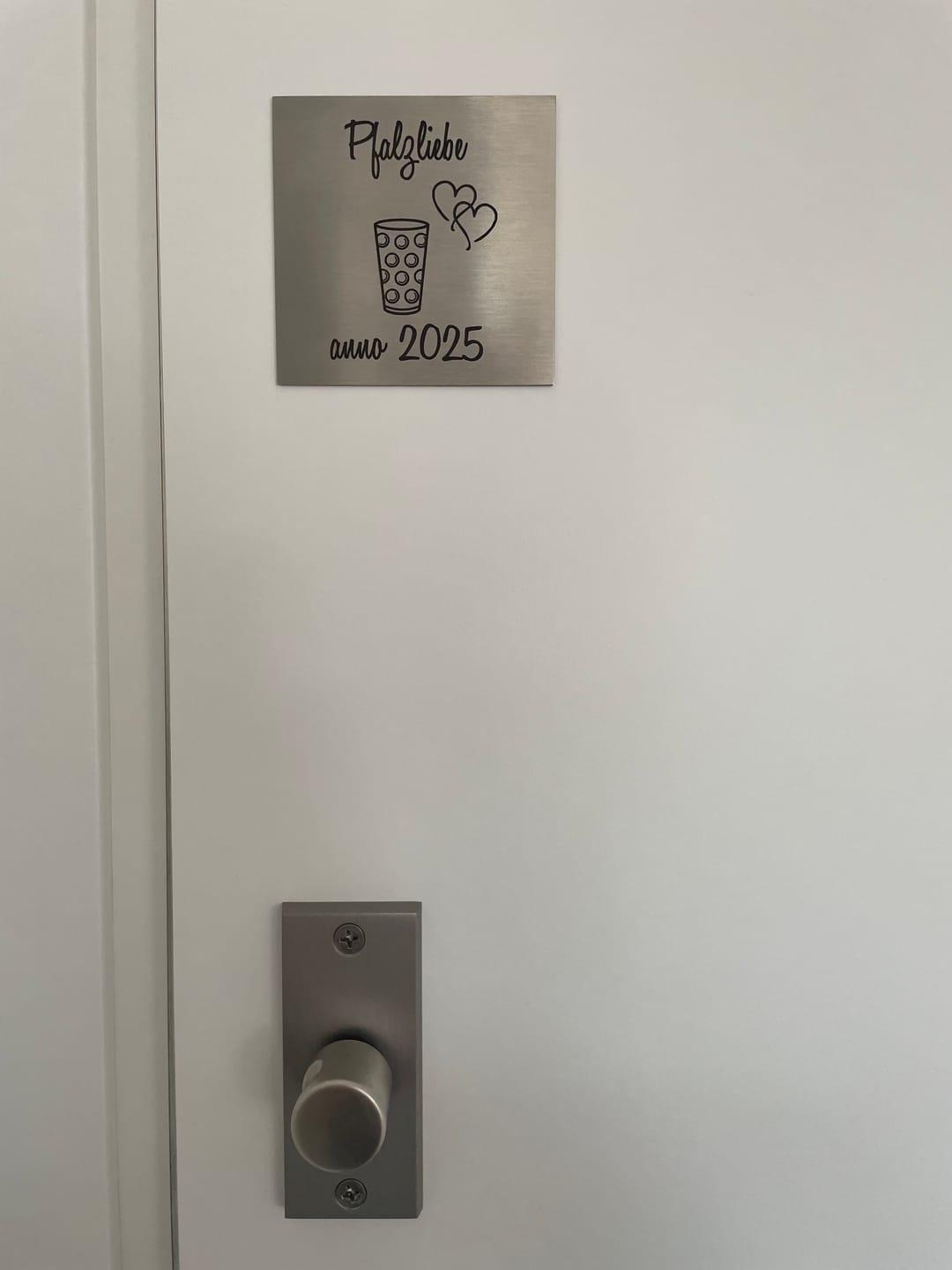 Customer photo review of V2A Edelstahlschild in verschiedenen Größen, individuell personalisierbar.