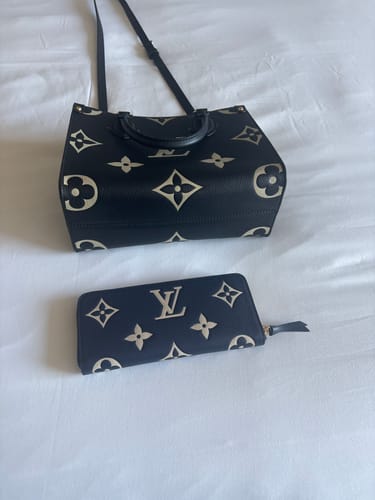 Customer photo review of LV MONOGRAM LONG WALLET 20 IN BLACK AND CREAM GRAINED CALFSKIN