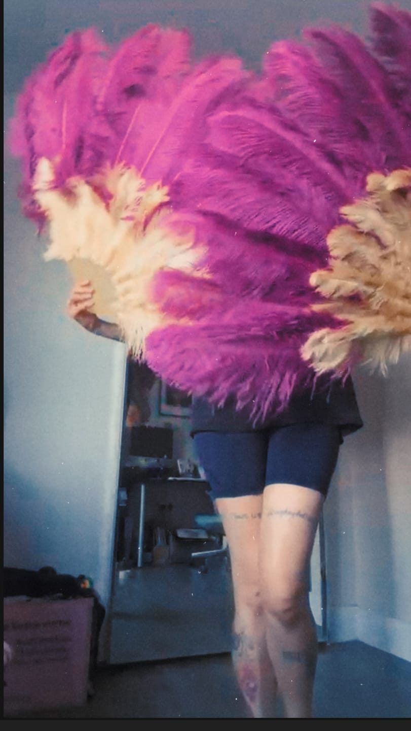 Customer photo review of Mix dark purple & wheat 2 Layers Ostrich Feather Fan 30"x 54"