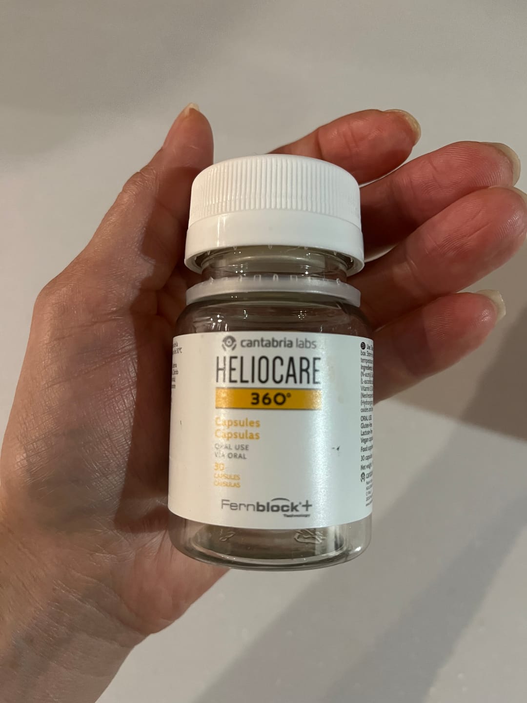 Customer photo review of ヘリオケア360° ORAL（飲む日焼け止め）