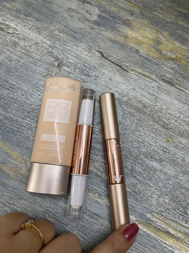 Customer photo review of O.TWO.O GLOW LIFT LIGHT SHADOW CONTOUR STICK