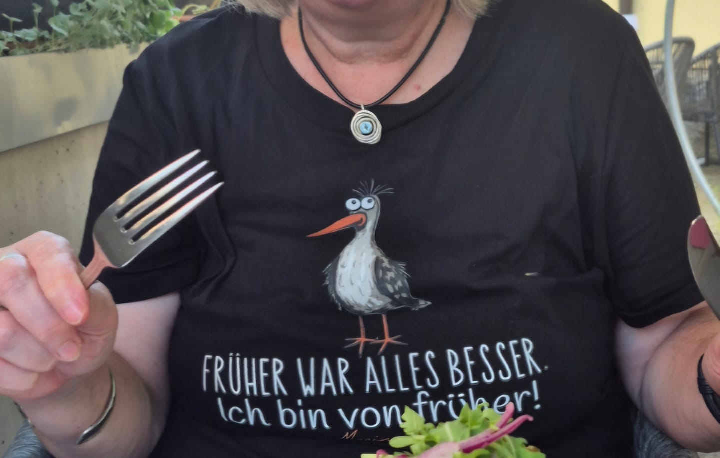 Customer photo review of Früher war alles besser!  · Damen Premium Bio T-Shirt 2.0