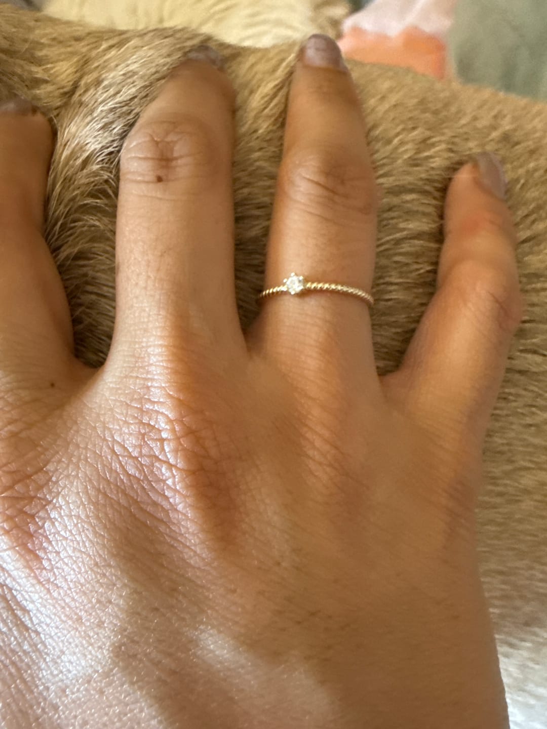 Customer photo review of Anillo Delgado Trenzado Con Mini Zirconia