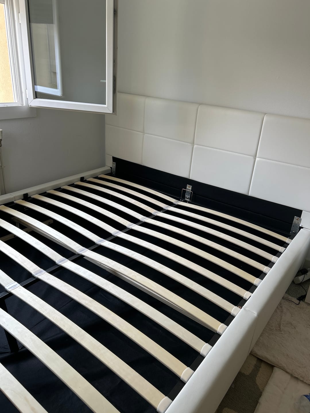 Customer photo review of Lit LUMEA – Sommier lumineux avec coffre de rangement