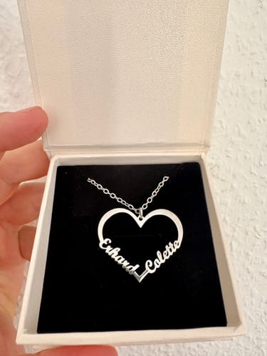 Customer photo review of Personalisierte Herzkette mit zwei Namen