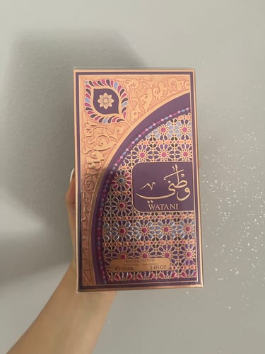 Customer photo review of PERFUME WATANI PURPLE AL WATANIAH - 100ML