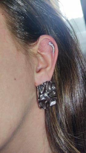Customer photo review of Elegance Crystals Labret Piercing - Titan