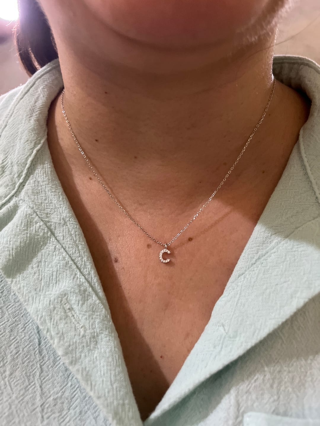 Customer photo review of Collar Plateado Inicial Zirconias