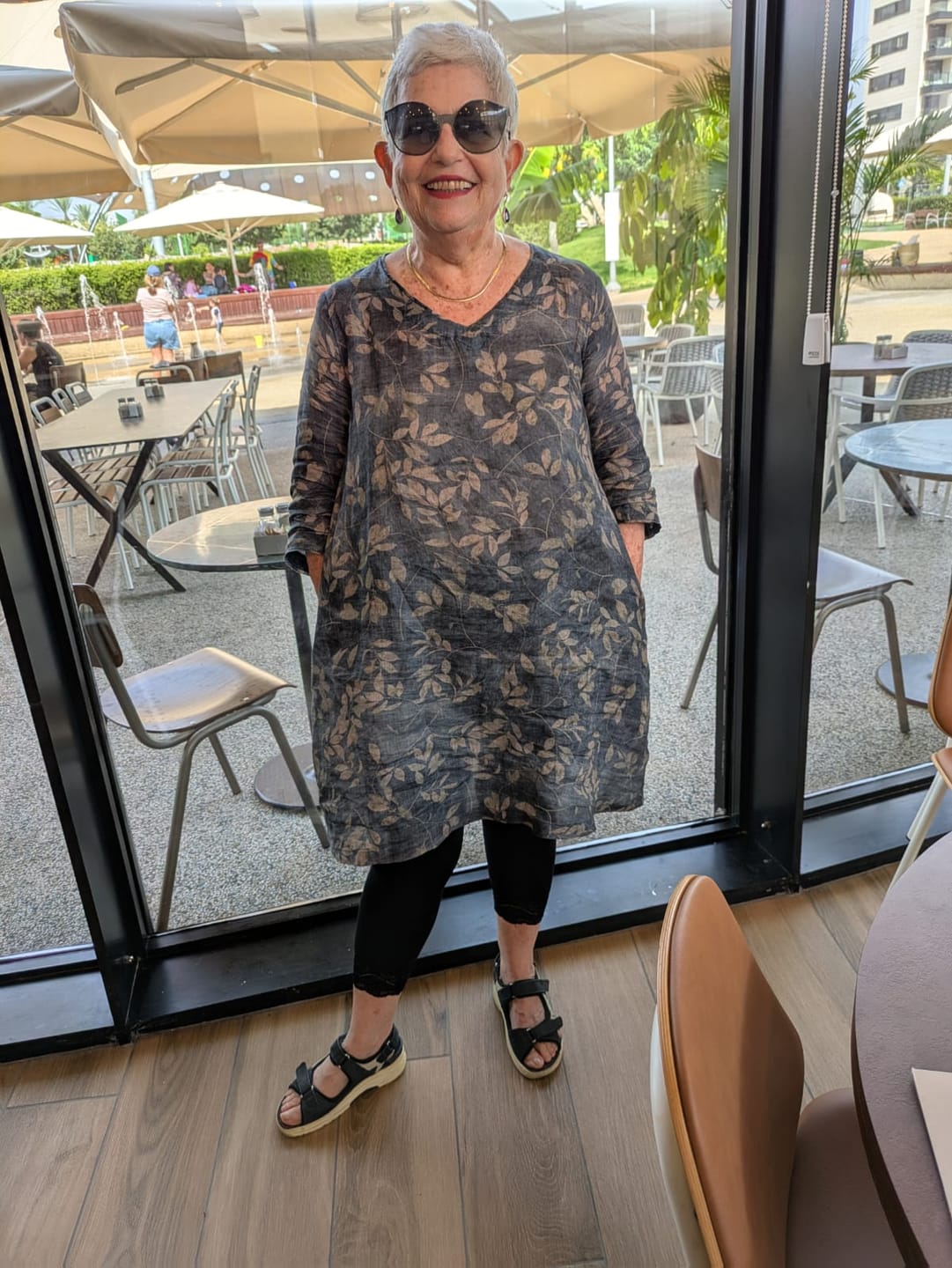 Customer photo review of Plus Size Women Summer Artsy V-Neck Flower 100%Ramie Shirt