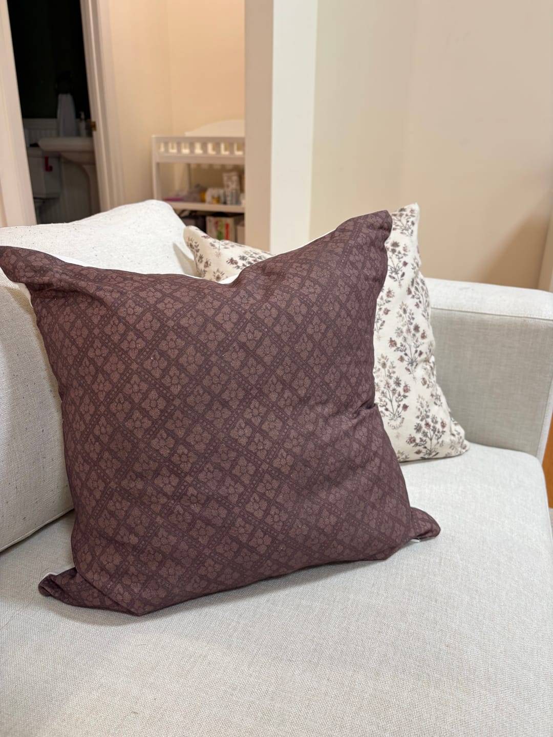 Customer photo review of Clove in Maroon - 18" | 22"