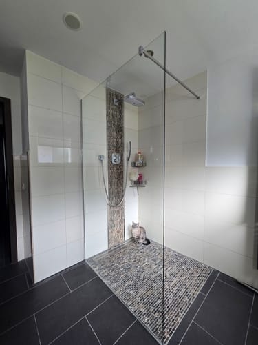 Customer photo review of SONNI Walk In/ Begehbare Dusche Duschabtrennung Duschwand Nano Klarglas Glasstärke 8mm Breite 70-120cm