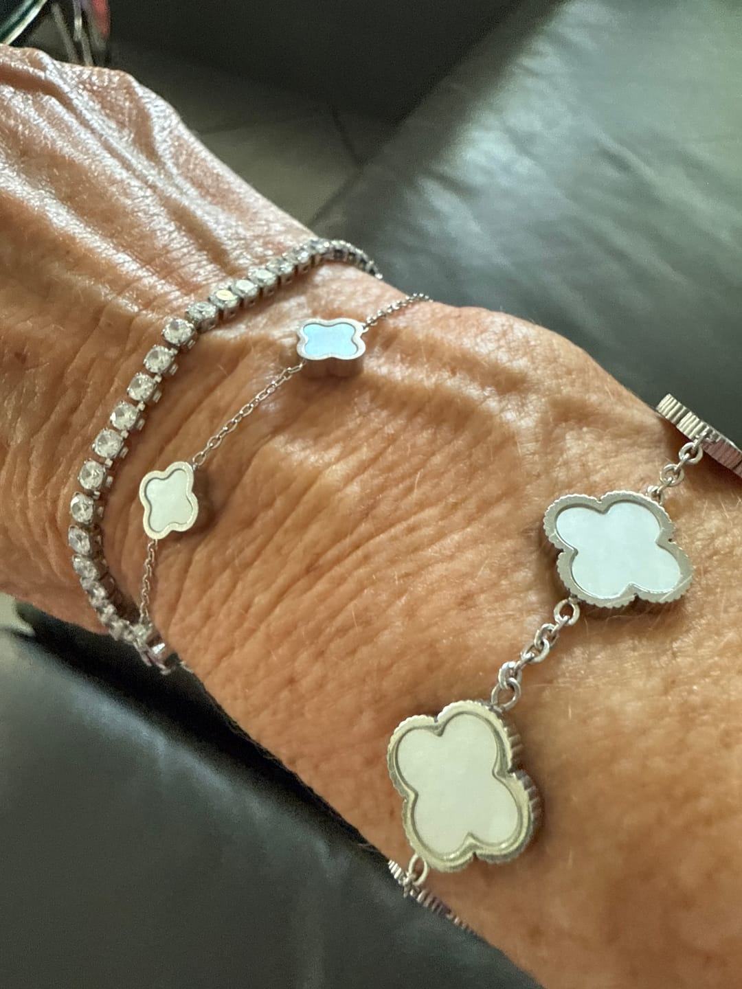 Customer photo review of Perlmutt Lucky Leaf Abbaddon Armband 14k Vergoldet