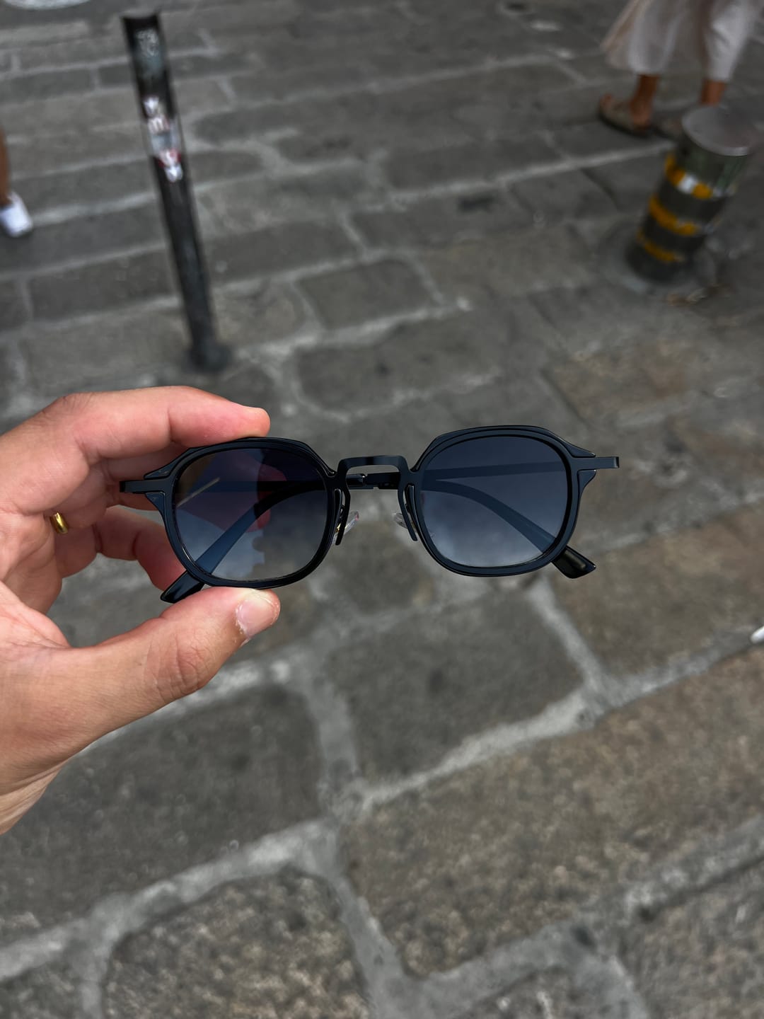 Customer photo review of Ari - Sunglasses