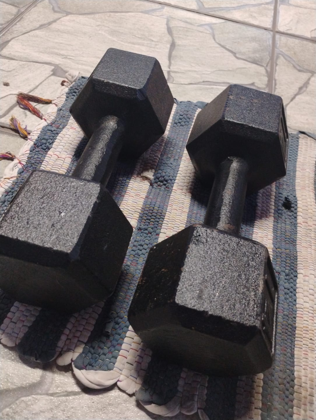 Customer photo review of Halter Dumbbell Sextavado Pintado